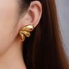 Pendientes Europeos y Americanos Minimalistas de Oro con Tres Pétalos y Forma de Gota de Agua, Nuevo Estilo Fresco Geométrico de Acero Inoxidable Chapado en Oro de 18K
