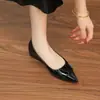 Jingang Yy38020 Sapatilhas Elegantes Versáteis Femininas Bico Fino Aumento Interno de Altura Boca Rasa Novidade Primavera e Outono 2025