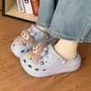 En Stock Liberación Rápida Eva Suela Gruesa Acolchado 5cm Aumentador de Altura Estilo Nuevo Zuecos para Mujeres, Verano Exterior Antideslizantes Punta Cerrada Dibujos Animados Sandalias