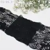 Tanglong ofrece una variedad de telas de encaje negro, ligeras y sin elasticidad, adecuadas para su uso como accesorios en ropa, lencería, batas y otras prendas.
