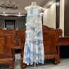 Vestido tradicional teñido con nudos de Yunnan-Guizhou teñido de azul, vestido largo teñido con nudos hecho a mano, adelgazante, suave y dulce vestido de tirantes