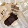 Outono e Inverno novas meias femininas mid-bezerro na moda Mori japonês e coreano clássico all-match meias de pilha de panturrilha meias estilo faculdade