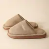Pantuflas de algodón para mujer, primavera, otoño e invierno, pantuflas mullidas de interior para uso en casa, antideslizantes, cálidas y adecuadas para parejas; al por mayor disponible para hombres