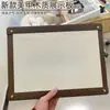Quadro de Exibição de Cores de Esmalte Porta-Retrato Cartão de Amostra de Cor de Esmalte em Gel Amostra de Ponta de Unha Suporte de Exibição Vertical com Padrão de Madeira de Nogueira Loja