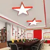 Luminária de teto vermelha em formato de estrela de cinco pontas para salas de conferência, salas de atividades de escritório, corredores escolares, salões de exposição e escritórios administrativos