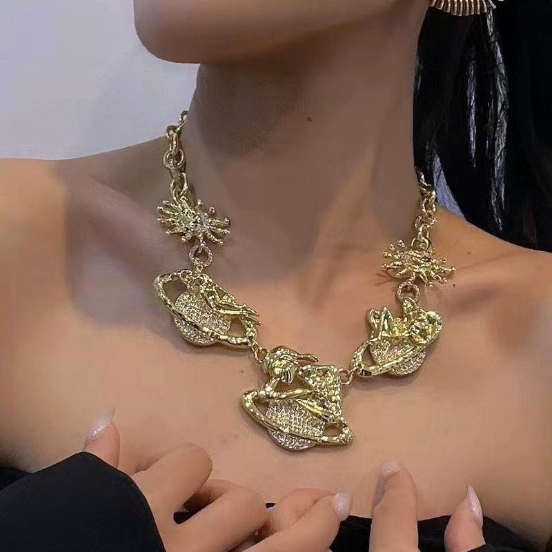 2309043 2023新款中古满钻星球金属项链脖链网红ch