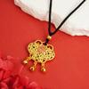 Colar de Borla Sino Cadeado Ruyi Ouro Areia Francês Antigo Padrão Vazado Micro-cravado Pingente Padrão de Flor Caractere Fu Primeira Joia