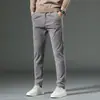 Calça casual masculina de veludo cotelê, grossa para outono e inverno, calça reta de cor sólida simples, calça comprida moderna e versátil para homens