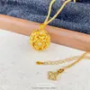 Colar de Flor de Hortênsia Vintage Exquisito Banhado a Ouro de Alta Retenção de Cor com Pingente de Flor Bordada Cravejado de Diamantes, Corrente para Clavícula Estilo Nacional