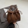 Bolsos de mano casuales y elegantes coreanos para mujer 2025 Otoño Nuevo Bolso de cubo simple Nicho de moda Bolso bandolera