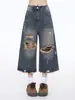 Calça Cropped Jeans Rasgada Estilo Streetwear Retro da Moda para Mulheres com Design de Tinta Salpicada, Caimento Solto, Calça Flare Emagrecedora