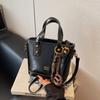Comércio exterior Bolsa vermelha Ankora feminina outono e inverno 2024 nova bolsa carteiro versátil popular este ano bolsa balde portátil