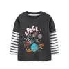 Otoño 2026 Nuevo Camiseta de Manga Larga a Rayas para Niños Estilo Europeo y Americano Estampado Espacial Camiseta de Cuello Redondo para Niños Dropshipping
