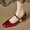 Sapatos de Salto Grosso Estilosos em Couro Macio para Mulheres 2026 Nova Coleção Primavera Estilo Francês Deslumbrantes Sapatos Mary Jane Sapatos de Couro Vermelhos para Mulheres