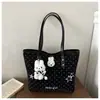 Bolsa tote trendy estilo coreano com bolinhas e coelho bordado, com patch de pentagrama e pingente de coelho de pelúcia, bolsa de ombro, bolsa de mão para mulheres