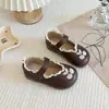 Sapatos Mary Jane de Couro com Renda para Meninas 2026 Nova Moda Primavera e Outono Versáteis Casuais Sapatilhas Bordadas