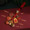 Deus da Riqueza Engolindo Besta Dourada Família de Três ou Quatro Método Antigo Chaveiro Dourado da Fortuna Chaveiro de Carro Pingente de Celular Ornamento
