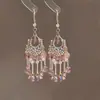 Brincos de Franja de Cristal Rosa para Mulheres 2025 Novo Estilo Elegantes e de Alta Qualidade Brincos de Pressão Sem Furos Estilo Longo Doces e Elegantes