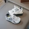 Zapatillas de moda para niñas 2026 primavera y otoño nuevos zapatos de papá para niños, zapatos de malla individuales grandes para niños, zapatos casuales transpirables