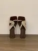 Primer Encuentro con las Nuevas Sandalias de Tacón Alto Grueso Estilo Francés Rojas Estilo Verano 2026, Zapatos de Hada para Uso en Exteriores, Elegantes y Adecuadas para Combinar con Vestidos