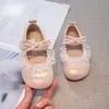 Primeros zapatos para caminar de bebé niña, zapatos pequeños de cuero estilo ballet con encaje de princesa, zapatos de bebé nuevos lindos con suela suave y moño