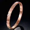 Nuevo Pulsera de Acero Inoxidable Transfronteriza 2025 Chapada en Oro Real de 18K, Pulsera Cuadrada de Acero de Titanio con Circonitas y Diseño de Broche