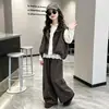 Conjunto de Primavera y Otoño para Niñas 2026 Nuevo Casual Estilo Coreano Niños Medianos y Grandes Chaleco de Capa Base con Capucha Conjunto de Tres Piezas