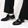 Zapatos de cuero para hombre, transfronterizos, para todas las estaciones, blancos, brillantes, de punta fina, modernos, formales, business casual, disponibles en tallas grandes, zapatos Derby, versátiles