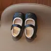 Zapatos Pequeños de Cuero Antideslizantes Simples para Niñas, Nuevos Zapatos Retro Mary Jane de Princesa para Primavera y Otoño 2025
