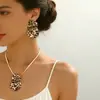 Brincos e Colares Retrô Redondos com Estampa de Leopardo para Outono e Inverno, Brincos Simples e Modernos de Luxo Leve com um Design Único, Brincos e Colares de Nicho