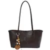 Bolso de Mano con Colgante para Mujer Otoño Invierno Versátil Moda Madre-Hija 2026 Bolso para el Trabajo Nuevo Simple Un Solo Hombro Debajo del Brazo