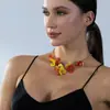 Nuevo Collar Versátil de Acrílico Xinlan con Sutil Diseño Floral, Colgante Único, Cadena de Estilo Europeo y Americano, Cadena Vintage para Suéter