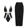 Traje de baño de alta gama transfronterizo nuevo estilo sexy de dos piezas traje de baño de una pieza simple impresionante atuendo de playa para mujeres