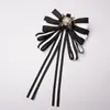 Estilo transfronterizo más vendido broche de corsage con lazo de pedrería a rayas decoración para camisa corbata cuello accesorios de flor
