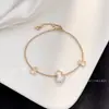 Collar de Calabaza Qilin Edición Artesanal Fina V Dorada Wulu Tamaño Mediano Nácar Blanco Ágata Roja Chapado en Oro Rosa de 18K Grabado de Precisión CNC