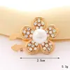 Botão de Flor de Crisântemo Pequeno com Gotejamento de Óleo de Luxo Leve Acessório de Botão de Colar DIY Versátil Ins Botão Decorativo de Flor de Pérola Acessório de Joia para Camisa