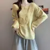 Suave estilo top de punto con lentejuelas de mariposa tridimensional para mujer, primavera y otoño, casual de hombros descubiertos, holgado, adelgazante, suéter pullover versátil