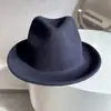Chapéu de feltro de lã minimalista liso com aba levemente virada para cima para mulheres e homens, chapéu de jazz vintage nas cores vermelho, café, camelo e preto, chapéu de feltro de cavalheiro