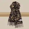 Bufanda Nueva de Estampado Leopardo para Mujer Otoño e Invierno Estilo Retro Coreano con Borlas Imitación Cachemir Chal Bufanda Cálida con Atmósfera Versátil
