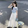 Conjunto de Dos Piezas de Verano para Niñas Estilo Universitario Lindo Cuello de Muñeca Mangas Cortas Falda Dulce y Fresca con Lazo para Niños Mayores