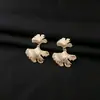 Brincos Dourados Exagerados Estilo Retrô Europeu e Americano com Folha, Brincos Vazados de Borboleta e Ginkgo, Brincos Personalizados de Luxo Acessível