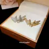 Clip de Oreja Mariposa Hueca de Zirconia Sin Agujeros en las Orejas Clip para Cartílago Auricular Sentido Avanzado Diseño Simple de Moda Pendientes Pendientes de Lujo Ligero para Mujeres