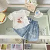 [En Stock] Dz26007 Traje de Niña 2026 Verano Nuevo Conjunto de Dos Piezas con Top Floral y Shorts de Encaje
