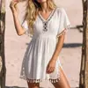 Vestido de ganchillo hecho a mano con diseño calado estilo europeo y americano transfronterizo, con bajo de flecos, entallado en la cintura, cómodo, protector solar, vestido para cubrirse en vacaciones de playa