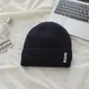 Gorro de Punto Bordado con Letras Sencillo para Mujer Gorro de Lana Engrosado con Terciopelo Plus con Letras para Hombres y Mujeres Venta al por Mayor