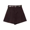 Shorts de lã plissado marrom para mulheres, novo estilo outono/inverno 2026, adequado para usar com botas, cintura alta, corte A, perna larga, calça/saia casual