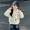 Conjunto de duas peças de suéter estilo coreano para meninas 2026 outono e inverno, conjunto casual de duas peças com suéter de tricô com capuz e jeans para crianças mais velhas