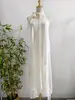 Vestido Suspensório Decote Halter Sem Mangas Estilo Francês para Mulheres Verão 2025 Nova Moda Férias na Praia Saia Longa Assimétrica