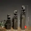 Escultura de Piedra de Estilo Antiguo de un Pixiu y un León con Base de Piedra para Decoración Exterior