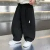 Calças de Barra Curva para Meninos Outono e Inverno 2026 Novo Estilo Estilo Coreano Calças Esportivas Infantis Frescas e Estilosas para Primavera e Outono
